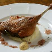 シャラン産鴨腿肉のコンフィ