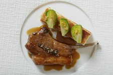 飛騨の旬の食材を使った４皿構成の料理＋デザート、パン、コーヒー又は紅茶がついたお得なコースです。