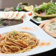 シェフ自慢のおしゃれで美味しい料理の数々を、すべて食べつくせるコースが出来ました。主役のかたの思い出に残る素敵な一時をぜひダイニングバーで。※コースの詳細はメニューページで。