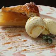 夜の帳が下りた大人の時間…美味な料理とともに、グラスを傾けながらふたりの距離も縮まります。ふたりの時間をゆっくりとお楽しみください。週末は、翌日1時まで営業しているので、2軒目の一杯にも最適です。