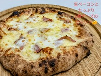 1500円から2000円くらいの価格です。こだわりチーズや旬の食材を使用しています。