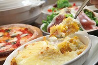 毎年大人気のかぼちゃグラタンは年々ファンが急増中!甘くて濃厚なかぼちゃにこだわりのホワイトソースをのせて、たっぷりチーズをかけて焼いています!
※今シーズンのかぼちゃグラタンは終了致しました。