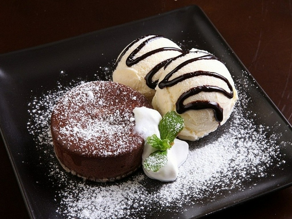 チョコたっぷり！フォンダンショコラ・バニラアイス添え