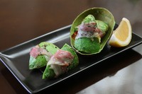とろけるようなアボカドと生ベーコンの塩味が相性抜群!!レモンを搾ってさっぱりと!
