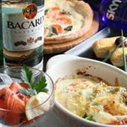 同店では、和食と洋食の両方が味わえます。「今夜は、どの料理にしようか」と迷うのも、楽しみのひとつ。