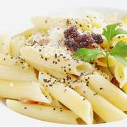 イタリアンの定番である「ピザ」や「パスタ」など、女性に人気のメニューも多彩。ぜひお試しください。