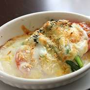 「グラタン」や「カルパッチョ」など、アラカルト料理も充実しています。