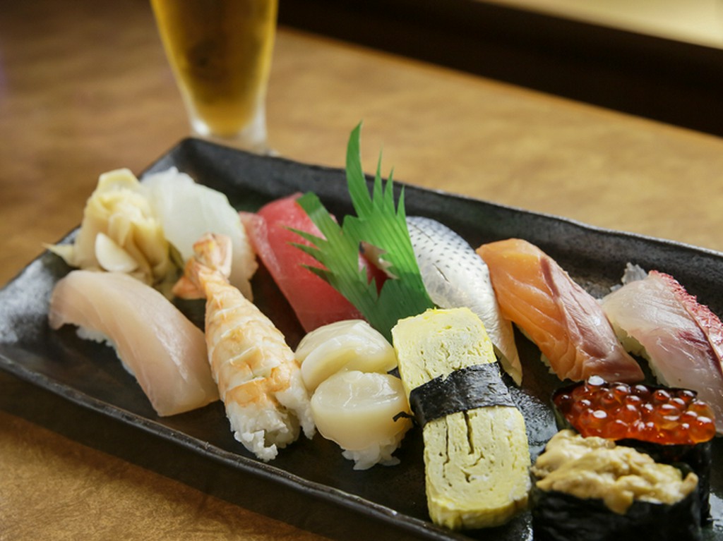 厳選ネタが楽しめる『特上寿司（十一貫）』