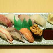 仕入れたばかりのネタを使った料理人おまかせの寿司盛り。旬の魚を堪能できます。