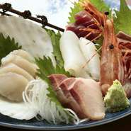 地元三沢から入荷している魚介類は毎日変わるので確認ください。