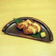 イカのすり身と、玉ねぎと卵が入ったさつまあげ。ヘルシーで、食べ応えもあります。イカの食感も抜群です。