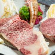 札幌市内の有名鉄板焼店で修業したシェフが、こだわって仕入れた食材を、さらに卓越した技術で焼き上げてくれる本格鉄板焼が味わえます。味覚だけでなく、視覚、聴覚でも味わえるお店です。