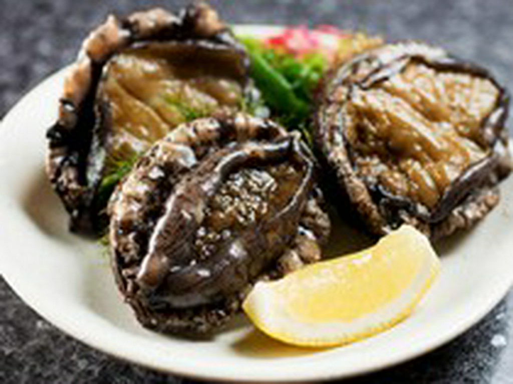 活アワビ　肝バターソース
