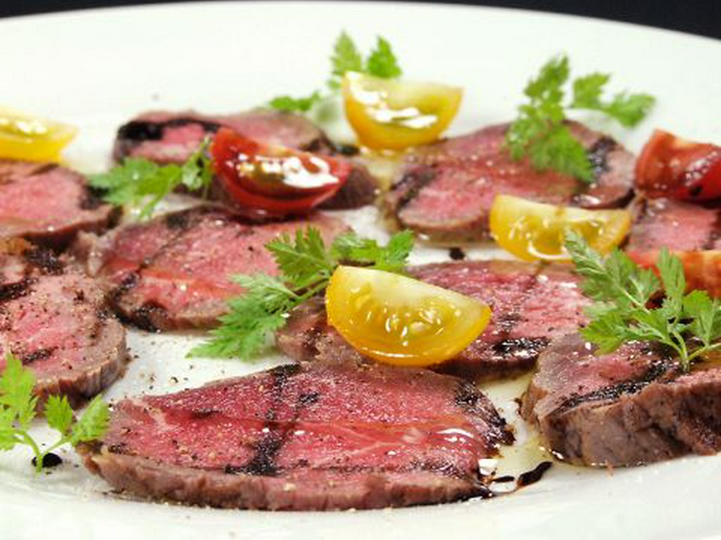 ［定番］道産牛イチボのタタキ風カルパッチョ