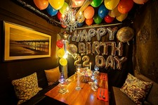 誕生日装飾！バルーンでお部屋を装飾！サプライズケーキは世界に一つだけのオリジナルケーキ♪