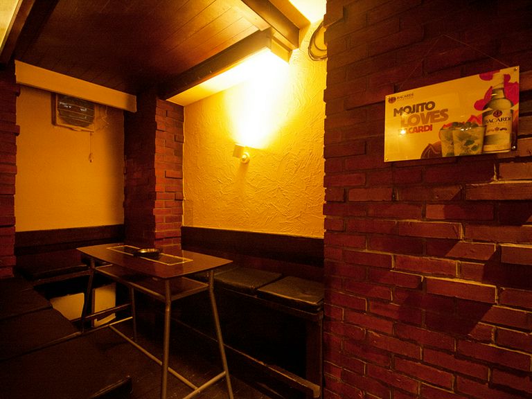 お気に入りのカクテル片手に語らう女子会はいかが