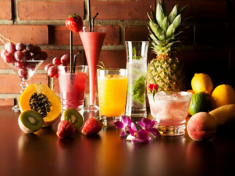 色鮮やかな『旬の生フルーツ使用カクテル込飲み放題プラン』