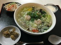 日替わりで麺飯類のメニューを提供いたします。(火)~(金)写真はイメージ