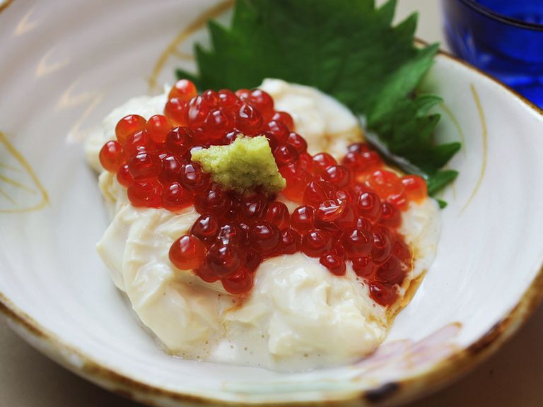 生ゆばのイクラかけ。絶妙な組み合わせのおすすめの逸品です