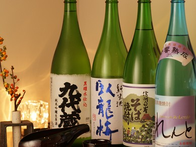 店主自ら選んだこだわりの日本酒と焼酎をお楽しみください