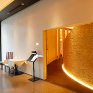 お店の表から直接店内が見えない造りになっています。