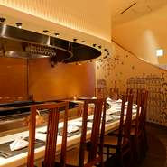 食欲を刺激する香りとリアルな音。五感で楽しむahillの鉄板ステージをお楽しみください。