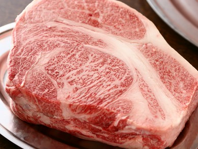 近隣の指定牧場から直に仕入れる淡路牛は新鮮で安くて美味しい！