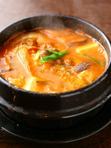 ピリ辛で熱々の『豆腐チゲ』