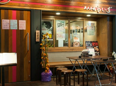 オープンキッチンのカウンターや半個室など心地の良い空間を提供