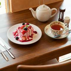 手作りソースがたっぷり！　『イチゴケーキ』