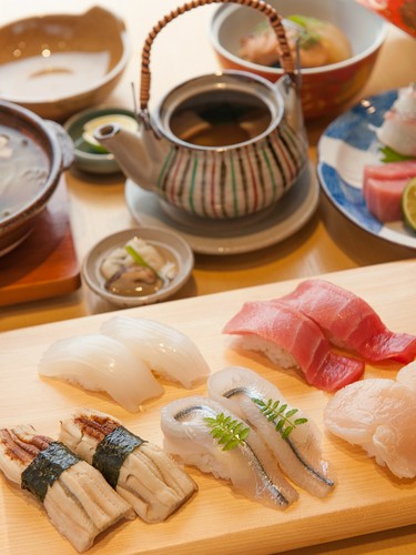 いきつけのお店で選んだ色とりどりの食器