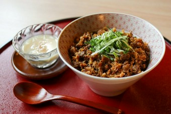  湯葉と牛肉のしぐれ煮丼