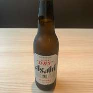 アサヒスーパードライの小瓶ビールです