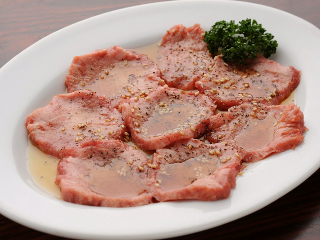 絶妙なこの厚みがタンの旨みを引き出している『塩タン』