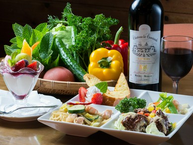 趣向を凝らした季節の料理を、ワインやバドワイザーと合わせて