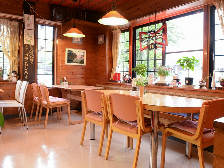 木の温もりを感じるリラックス空間