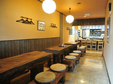 湖畔沿いの落ち着いた雰囲気の居酒屋