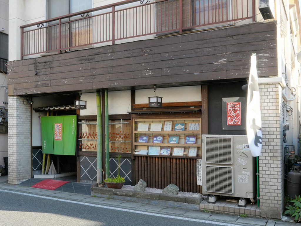 駅からなんと徒歩1分かからない近さです！　