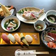 各種ご宴会、法事、慶事承ります。
4,400円(税込)～ご気軽にご相談下さい。
ご希望に応じて、祝い鯛(別料金)もご用意しております。
先付・刺身・煮物・焼物・揚物・すし等
季節,ご予算に応じて提供させて頂きます。