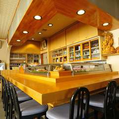 カウンター席もあります