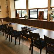 イス席の反対側は畳のベンチシートになっているので、
小さなお子さんがいても安心です。