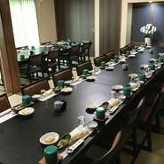 小さなお子様がいらっしゃる場合等は、座敷にも変更可能です。
座敷は30名様までご利用できます。