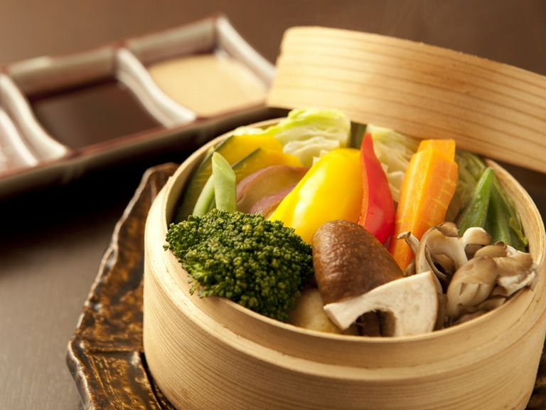 新鮮な野菜の味が楽しめる『地元野菜のセイロ蒸し』