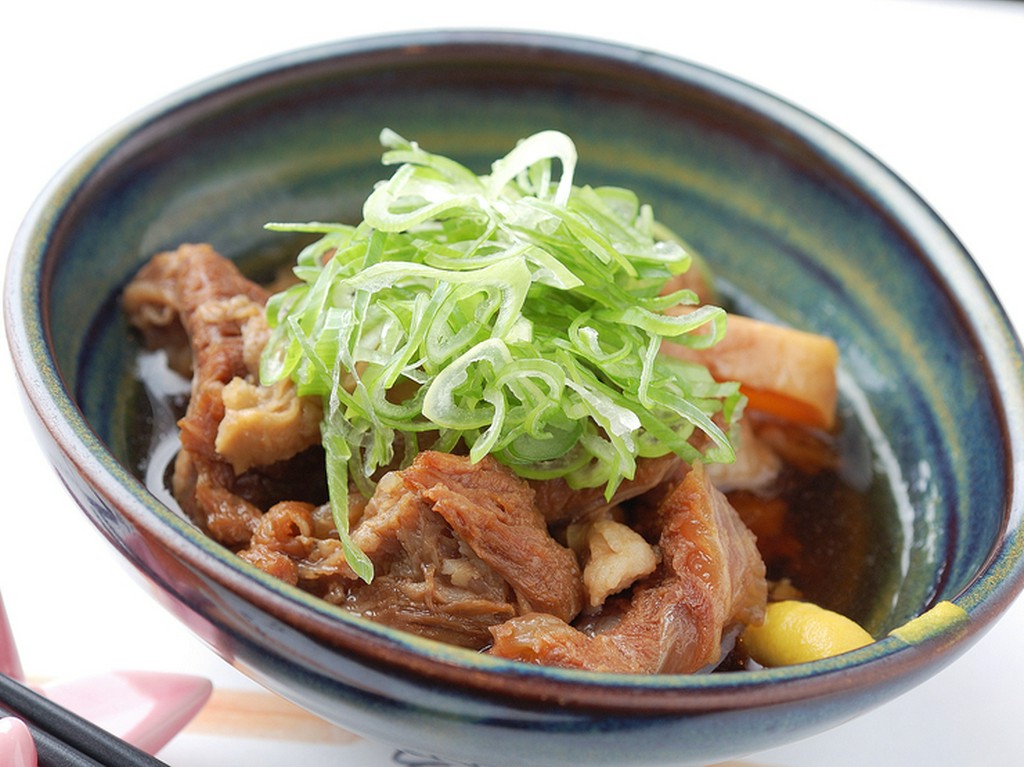 柔らかい食感の『牛すじ煮込』