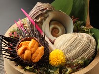 その日に仕入れた魚介類で『素材の盛合せ』