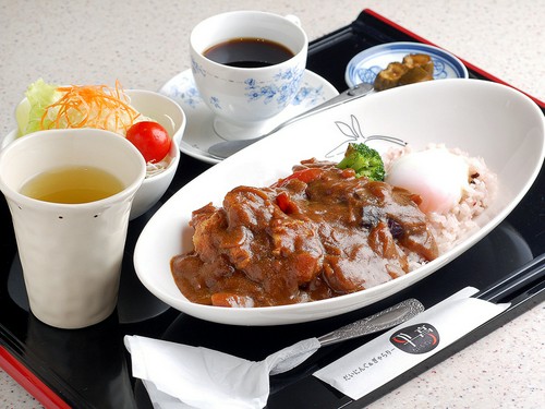 旬の野菜とトマトをじっくりと煮込んだ『トリトマカレー』