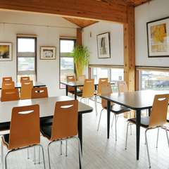 まるで画廊のような空間の店内