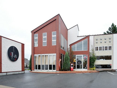 広い駐車場があるので、車でお越しいただいても安心です