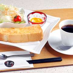 『モーニングセット』はトースト・サラダ・デザート・コーヒー付