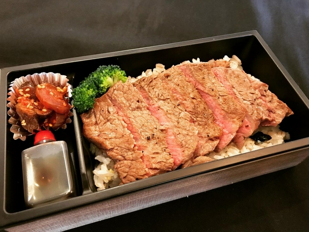 最高級黒毛和牛料理をテイクアウト！